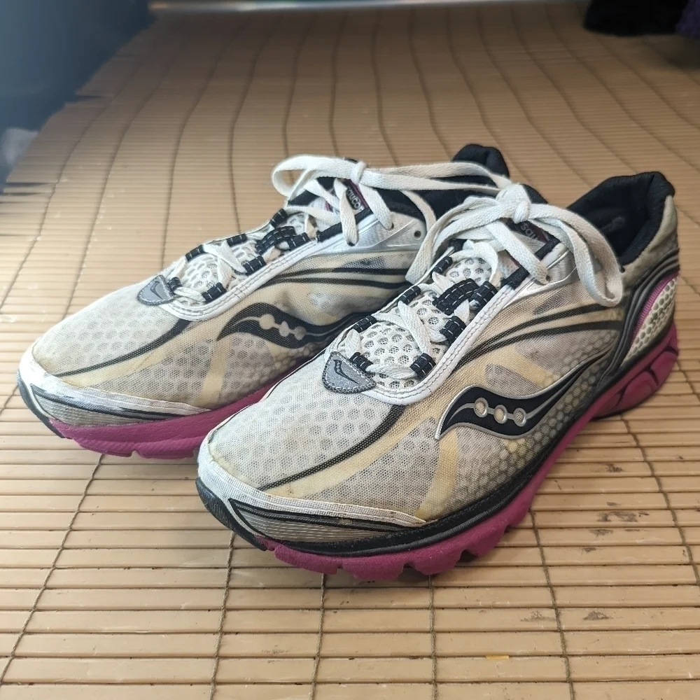 Saucony Kinvara 2  Womens Shoes Sneakers Size 11 White/Pink 10121-1 Athletic